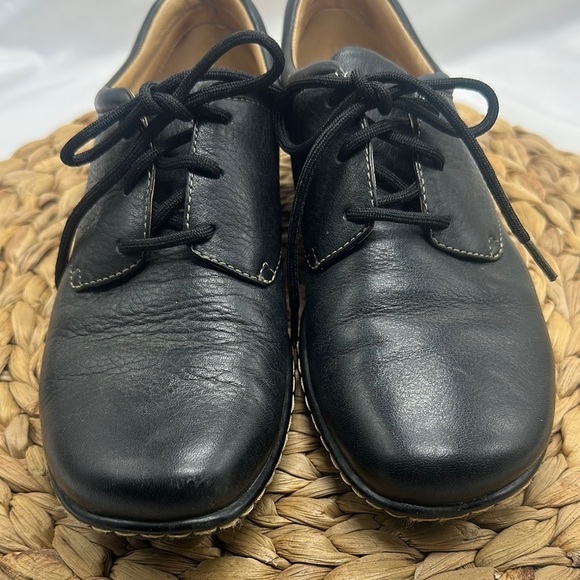Softspots Black Leather Tie Shoes - Picture 2 of 7